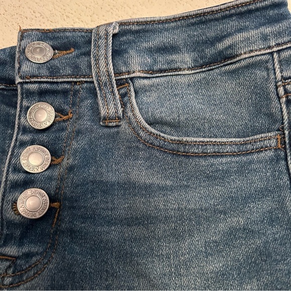 VERVET by Flying Monkey Denim Shorts with Butterfly Buckle Size XS Medium Wash - Picture 7 of 8